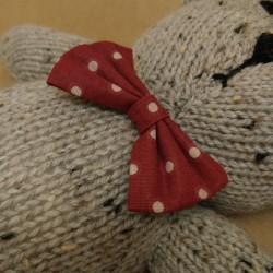 Ourson tricoté - Gris Nœud rouge